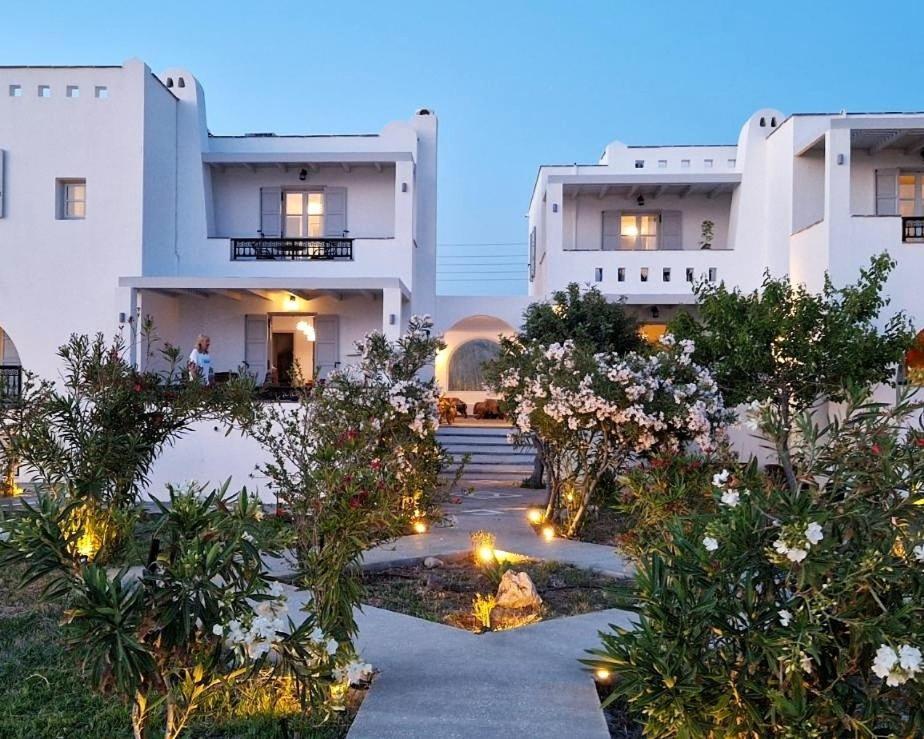 Sea Lilies Suites Pláka Екстериор снимка