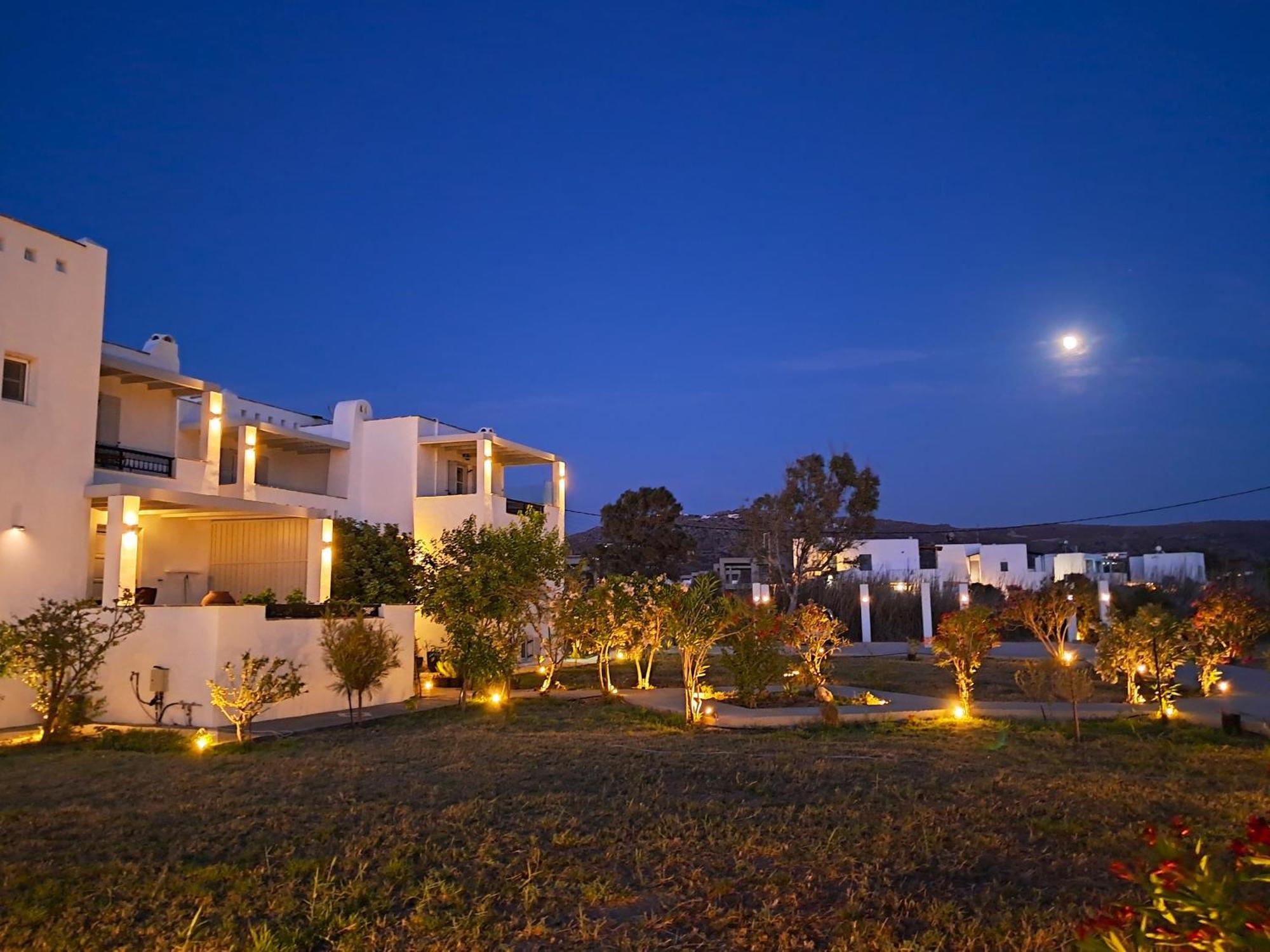 Sea Lilies Suites Pláka Екстериор снимка