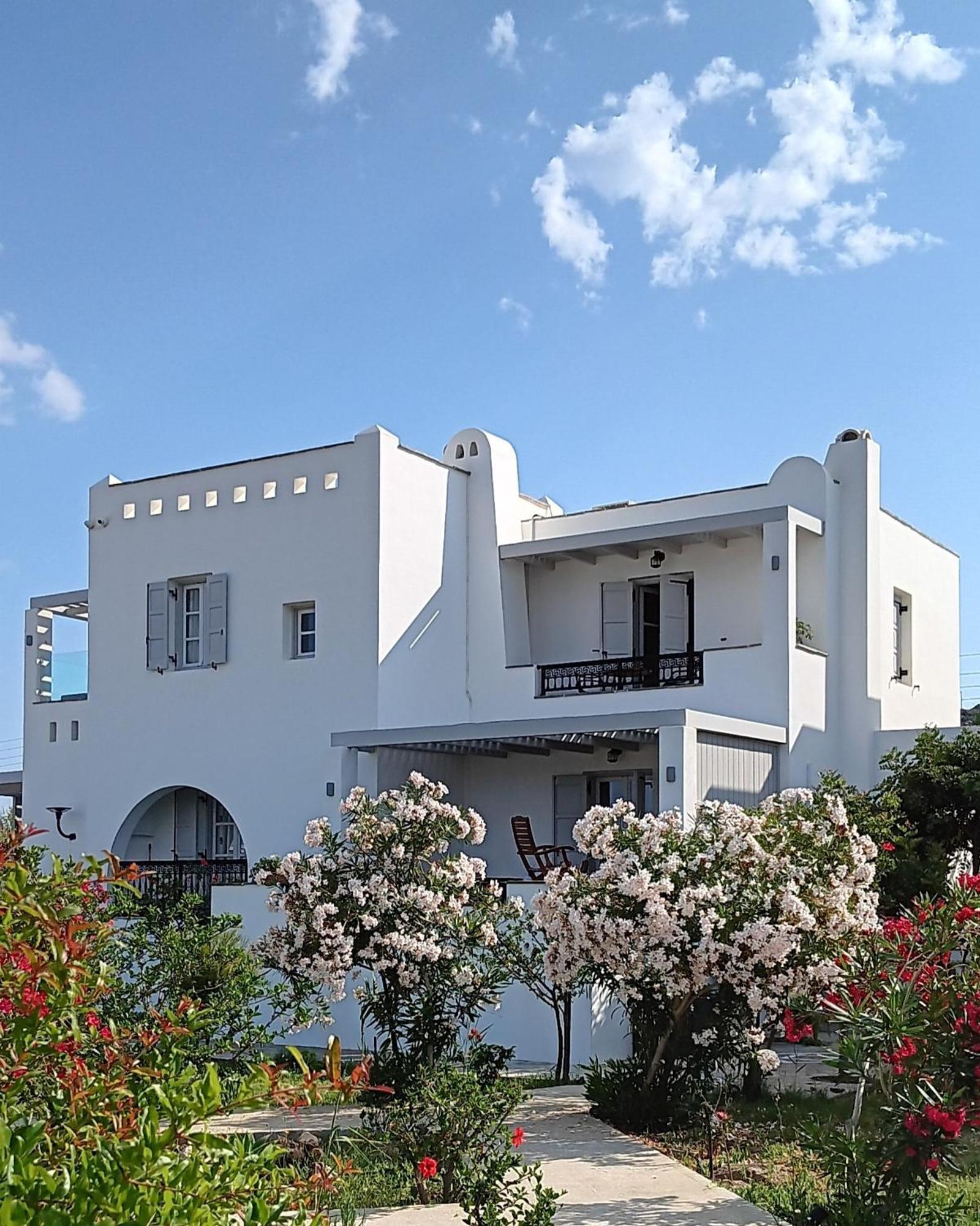 Sea Lilies Suites Pláka Екстериор снимка